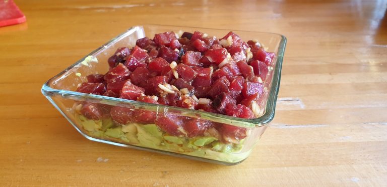 Tartar de atún rojo con aguacate